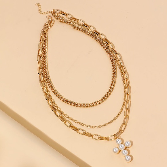 Urban Outfitters Jewelry - 3/$30 💛 Faux Pearl Chain Layered Necklace